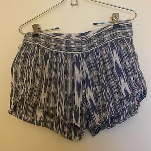 Kacy women’s pull on stretch shorts- small